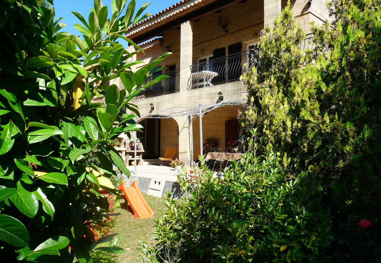 Maison mitoyenne à Châteauneuf-le-Rouge - Location vacances CHATEAUNEUF LE ROUGE LS7-80