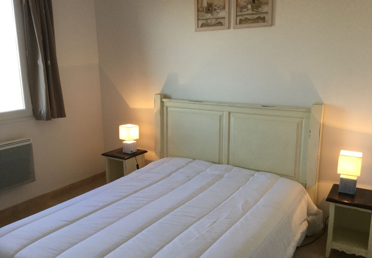 Location Vacances MOURIES gite avec piscine a louer 4 personnes 1 chambre