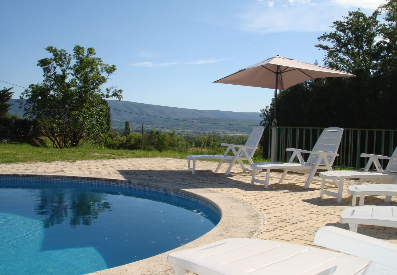 Location vacances BONNIEUX maison à louer piscine