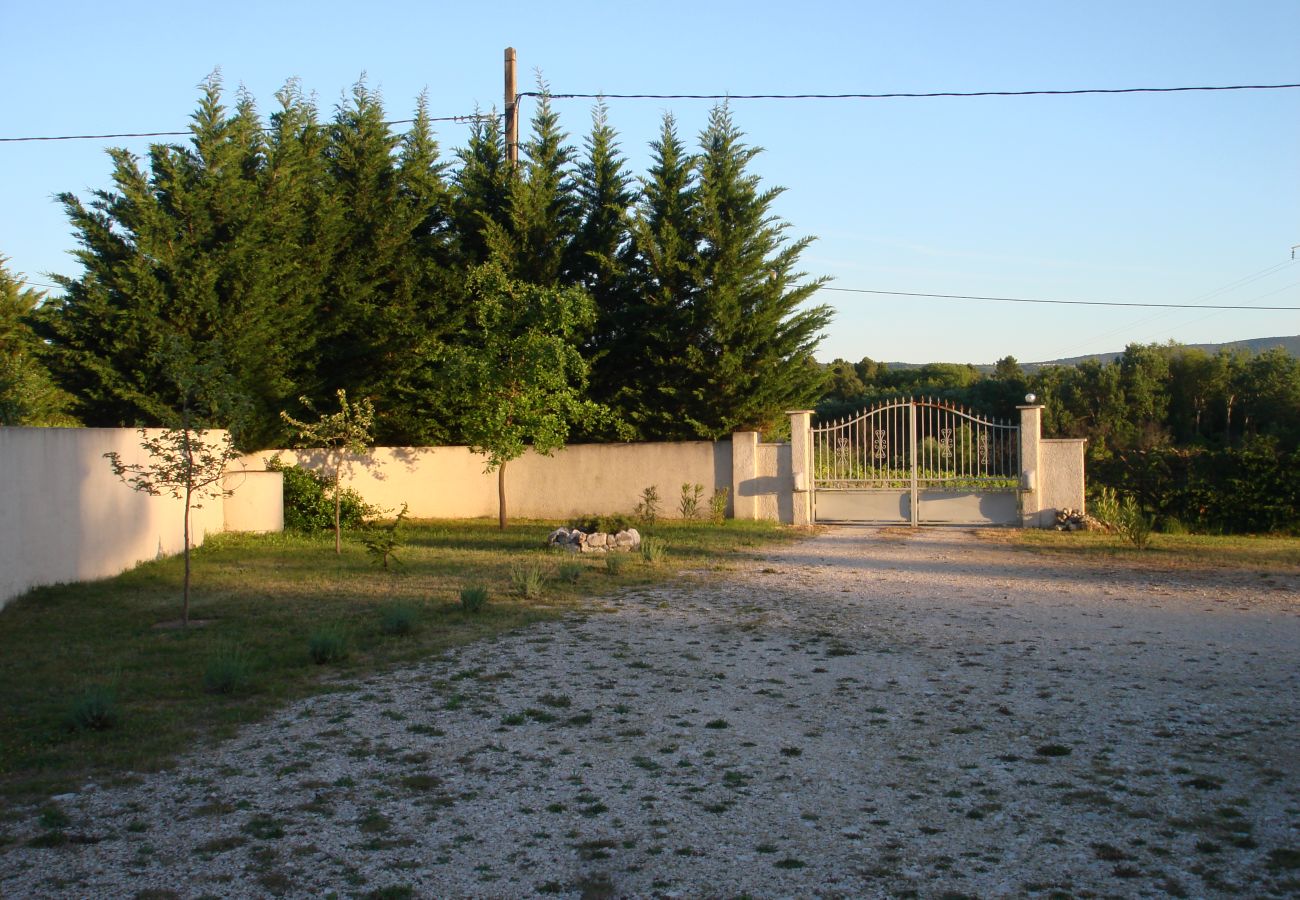 Maison à Bonnieux - Location vacances maison piscine BONNIEUX LS2-209