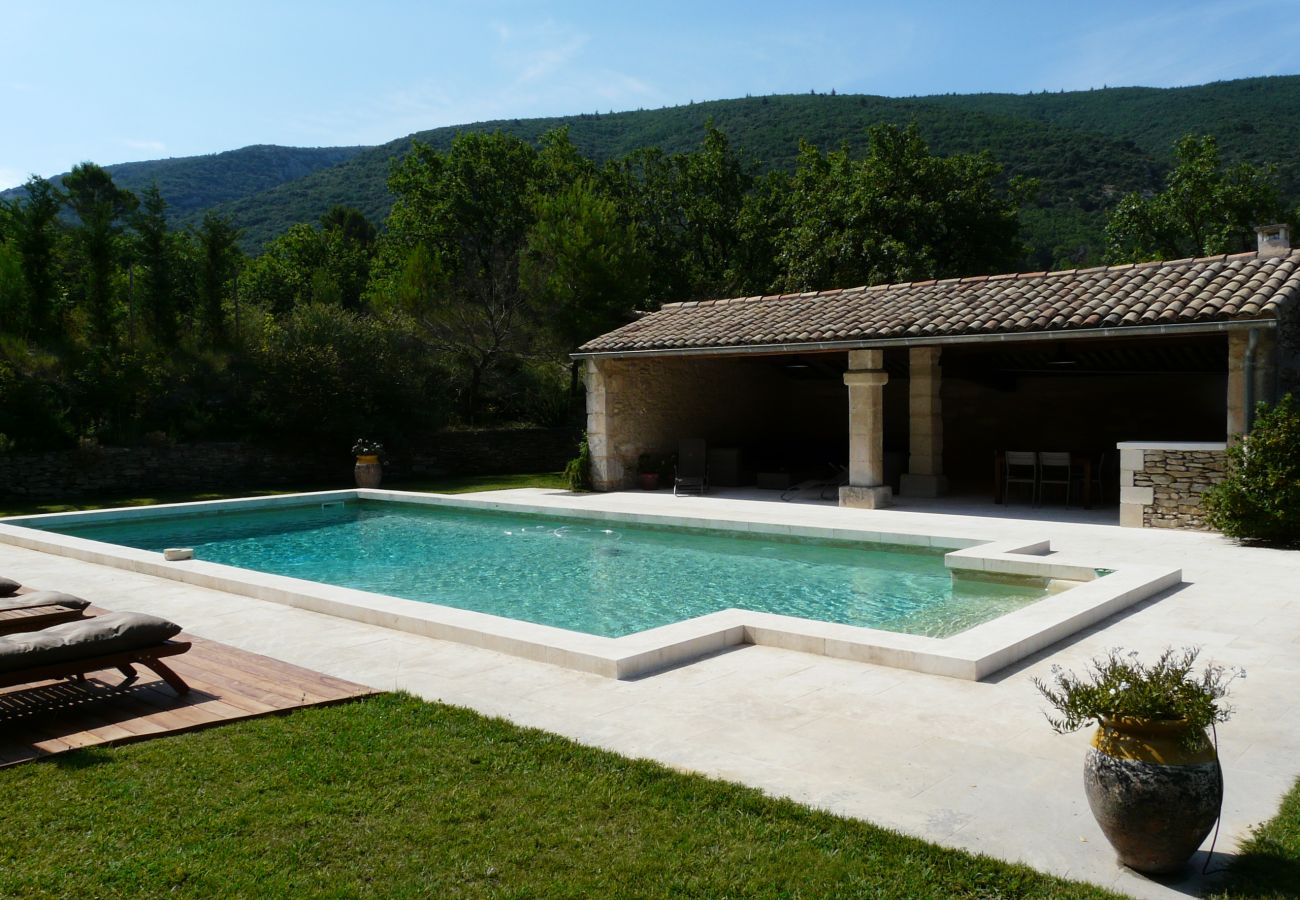 Ferme à Lacoste - Location vacances maison piscine LACOSTE LS2-239