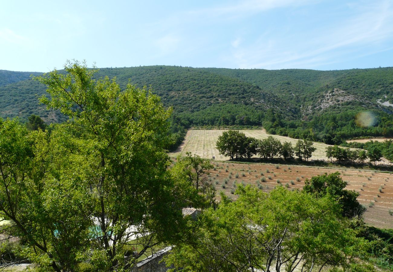 Ferme à Lacoste - Location vacances maison piscine LACOSTE LS2-239