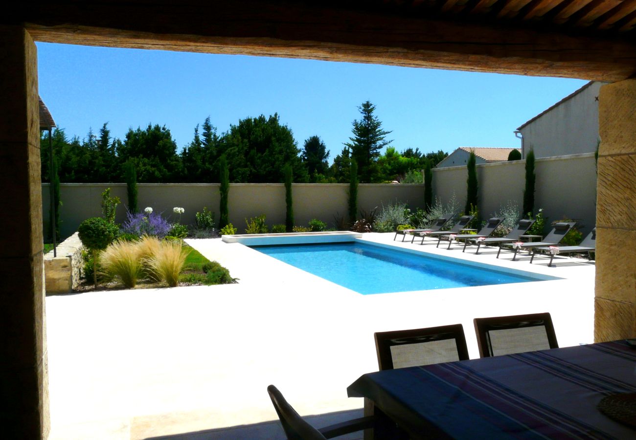  location Mas provençal avec piscine 4 chambres 4 salles de bains grande et belle terasse