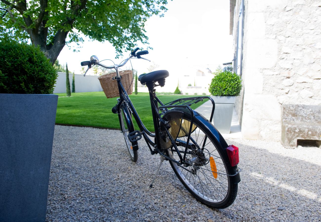  location Mas provençal avec piscine 4 chambres 4 salles de bains avec grand jardin