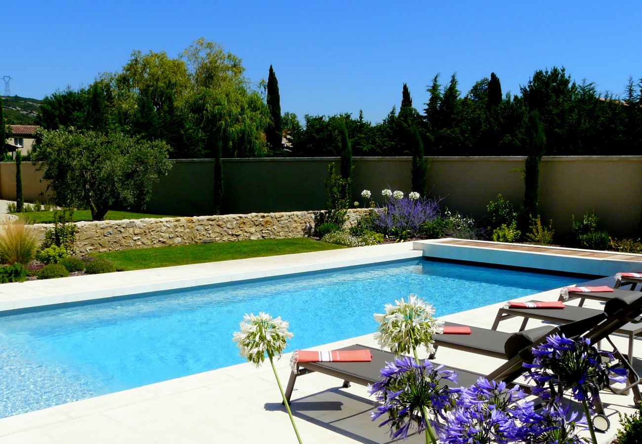 location Mas provençal avec piscine 4 chambres 4 salles de bains belle terrasse