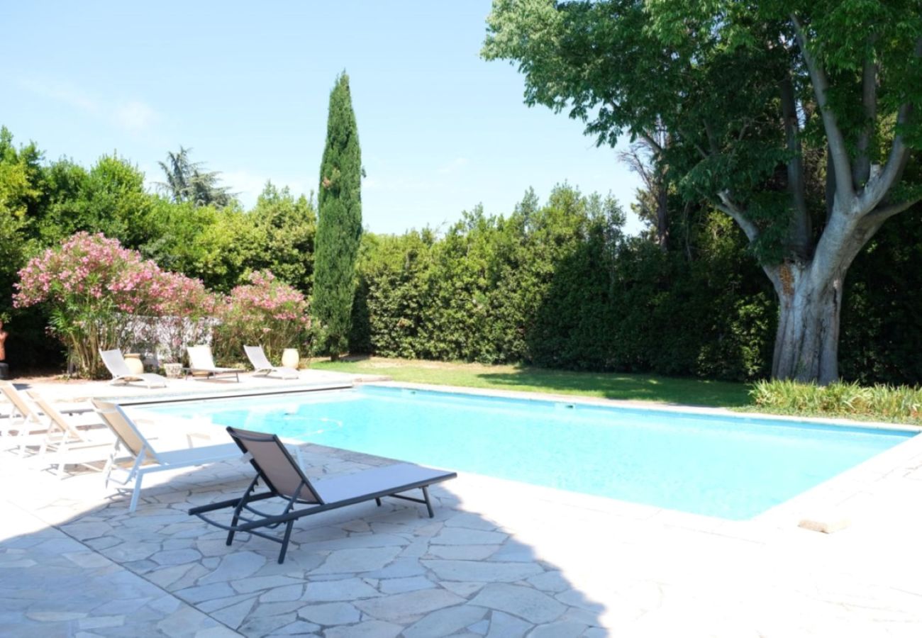 Location vancances MAUSSANE LES ALPILLES maison piscine à louer 14 personnes piscine privee