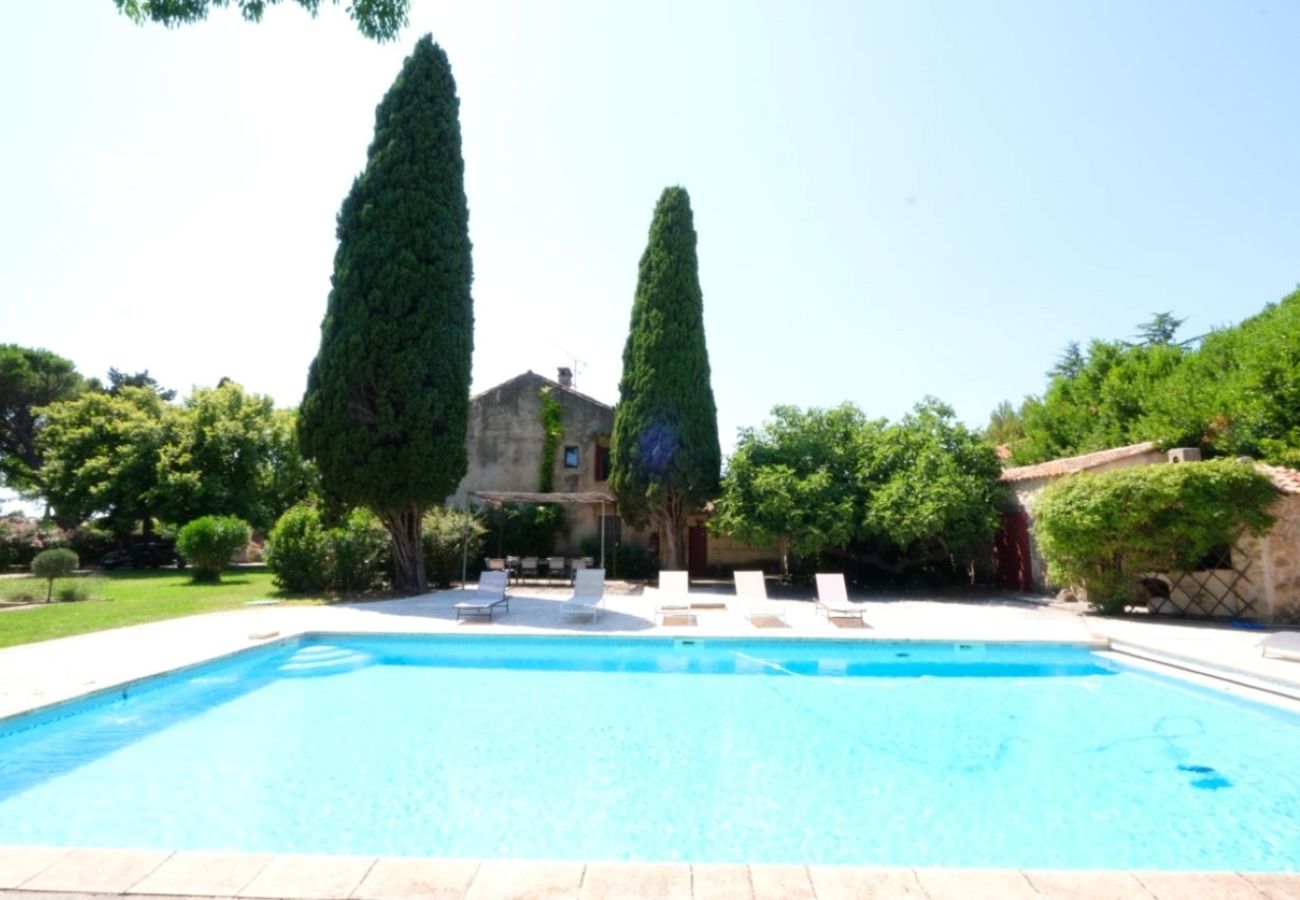 Location vancances MAUSSANE LES ALPILLES maison piscine à louer 14 personnes jardin