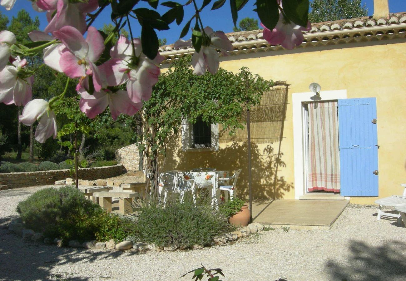 Holiday rental ROUSSILLON cottage to rent façade