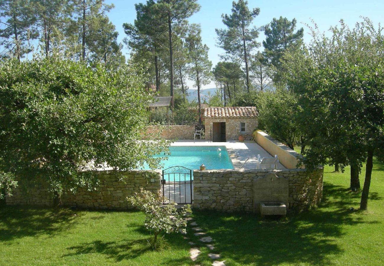 Location vacances ROUSSILLON gîte à louer piscine