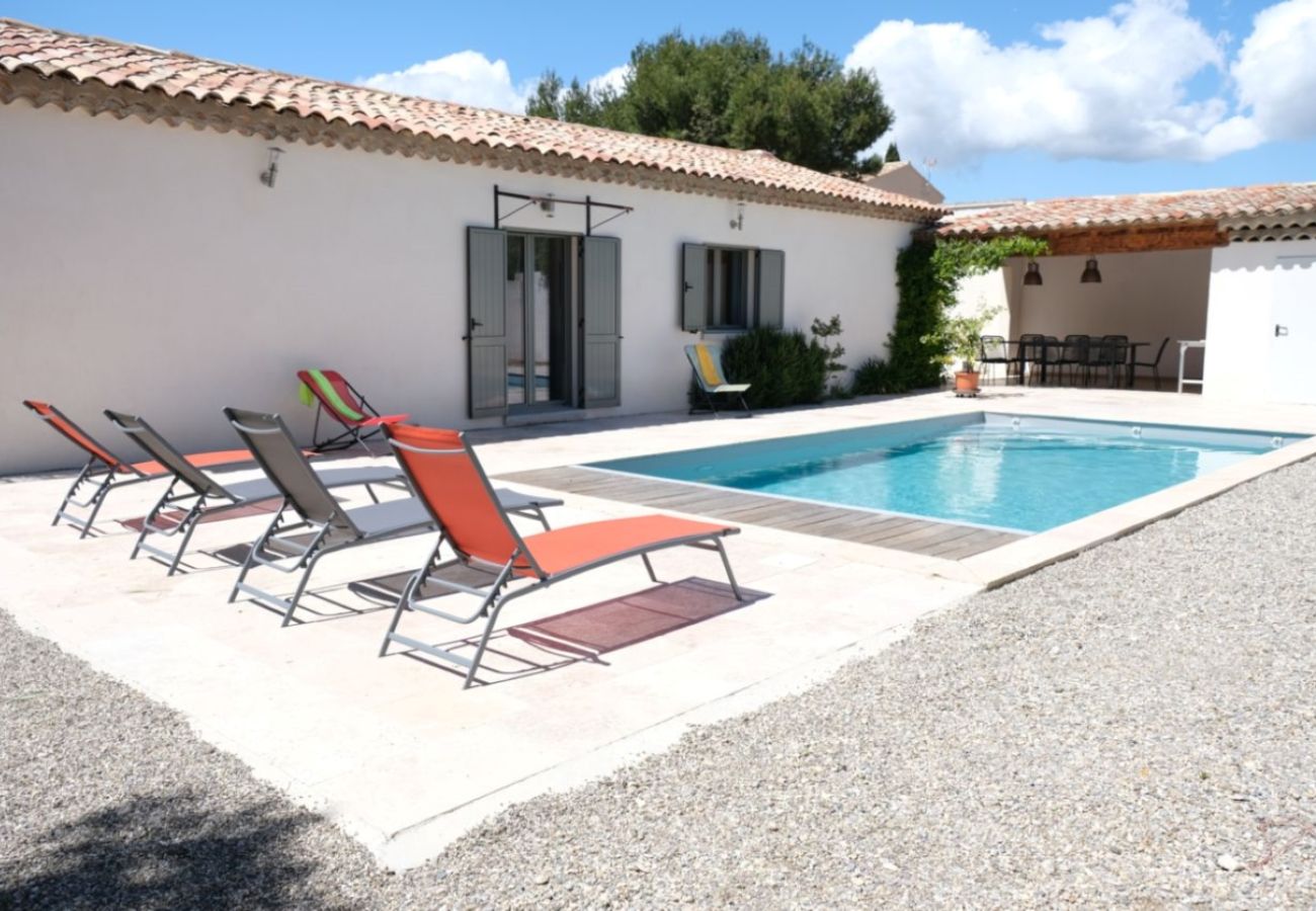 Villa à Aureille - Location vacances maison piscine AUREILLE LS1-373