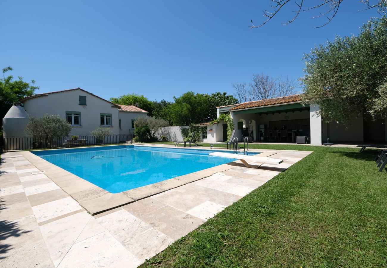 Villa à Arles - Location vacances maison piscine MOULES LS3-388