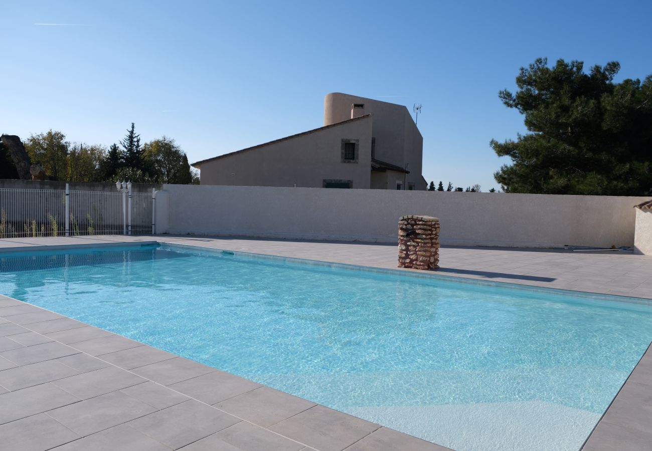 Résidence à Fontvieille - Location vacances Gite piscine FONTVIEILLE LS1-415