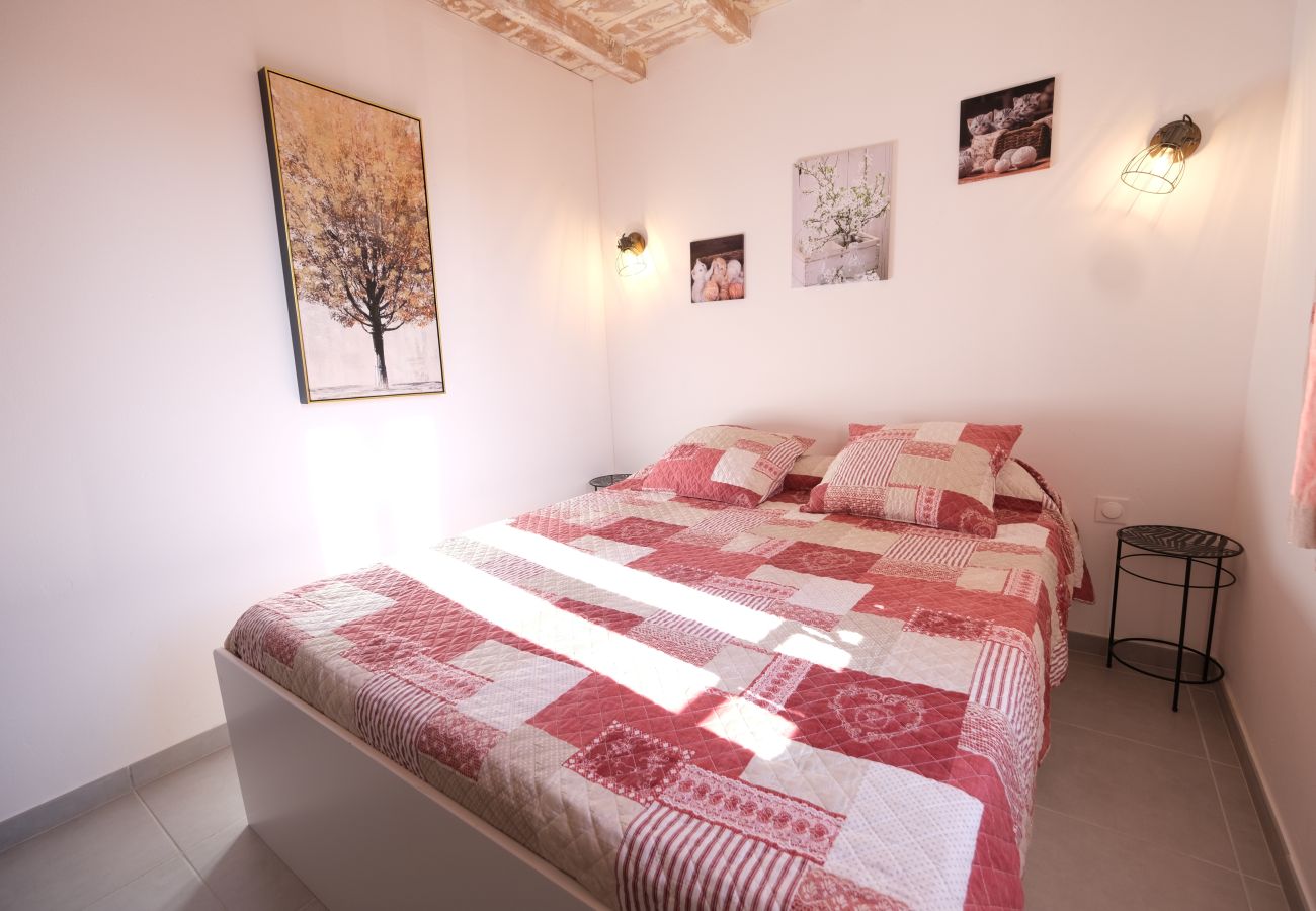 Location vacances FONTVIEILLE gîte à louer 1 chambre