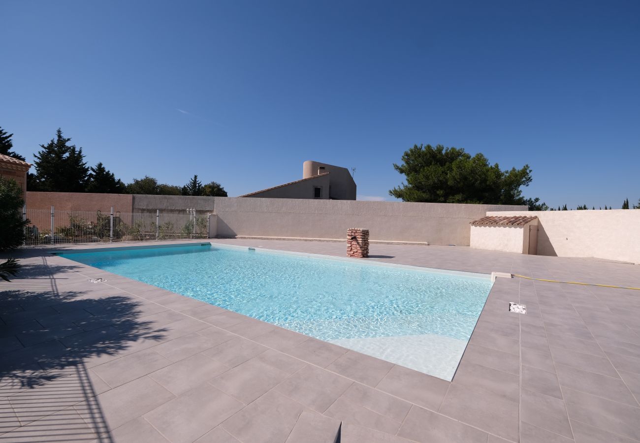 Résidence à Fontvieille - Location vacances Gite piscine FONTVIEILLE LS1-415