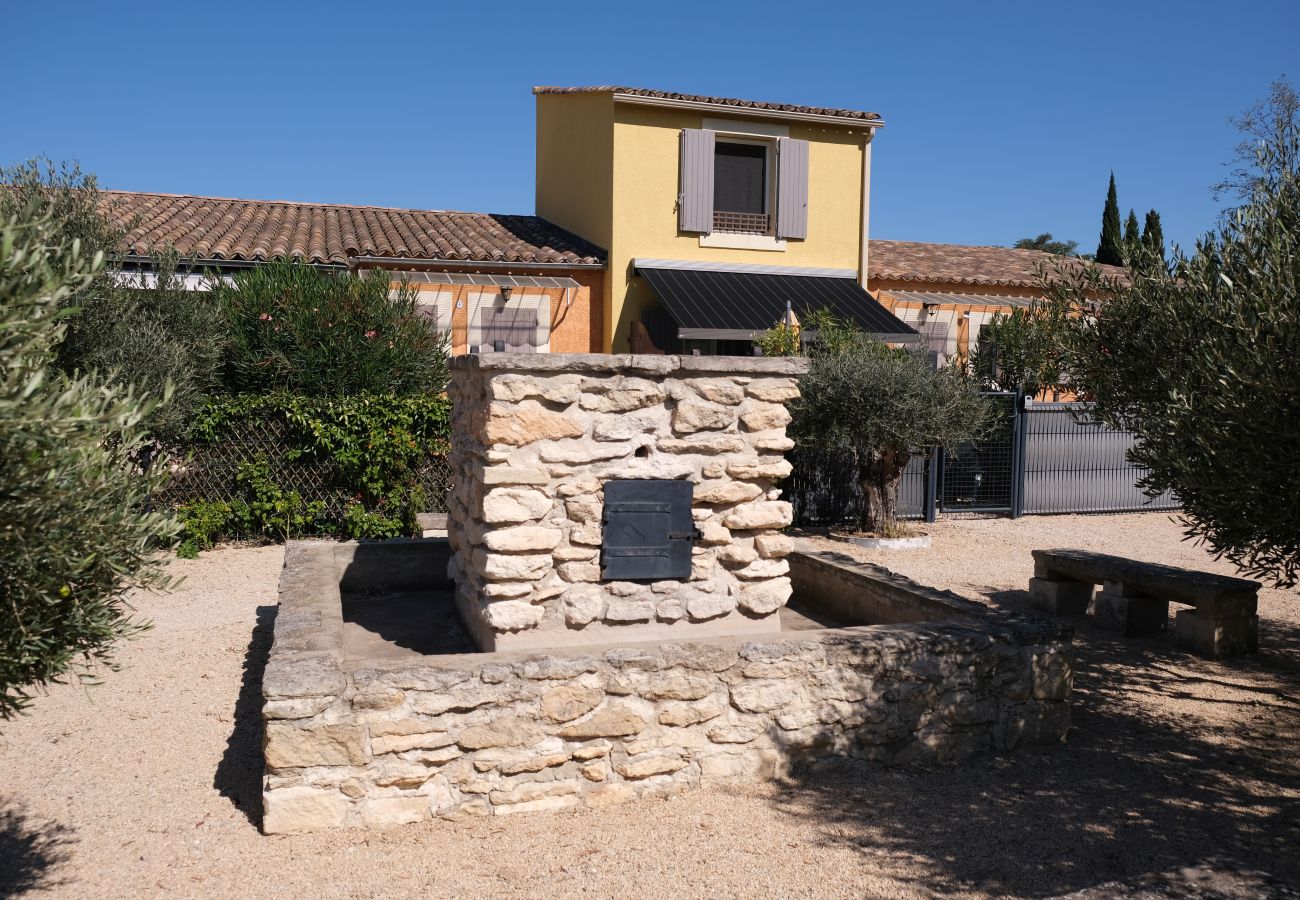 Résidence à Fontvieille - Location vacances Gite piscine FONTVIEILLE LS1-415