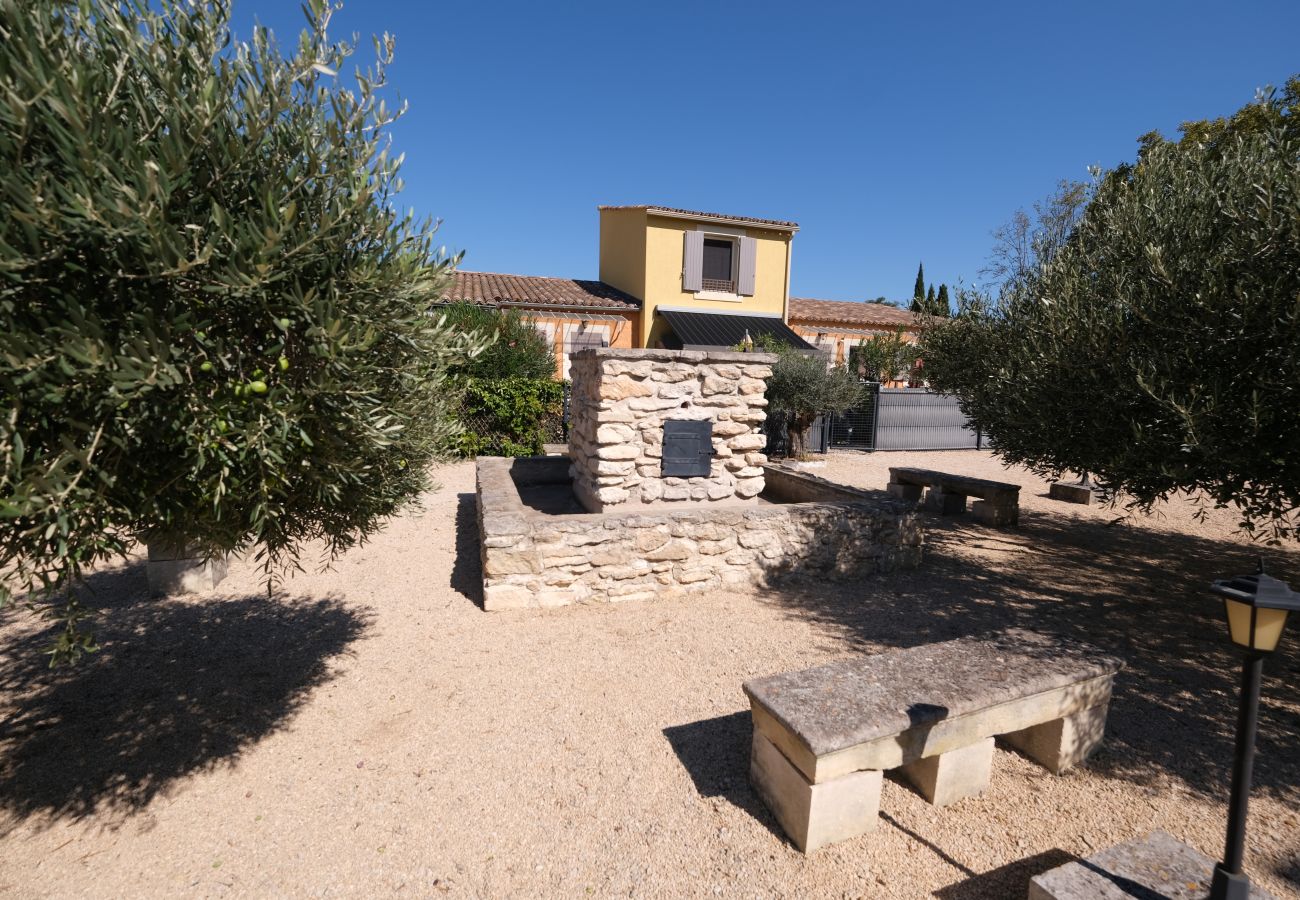 Résidence à Fontvieille - Location vacances Gite piscine FONTVIEILLE LS1-415