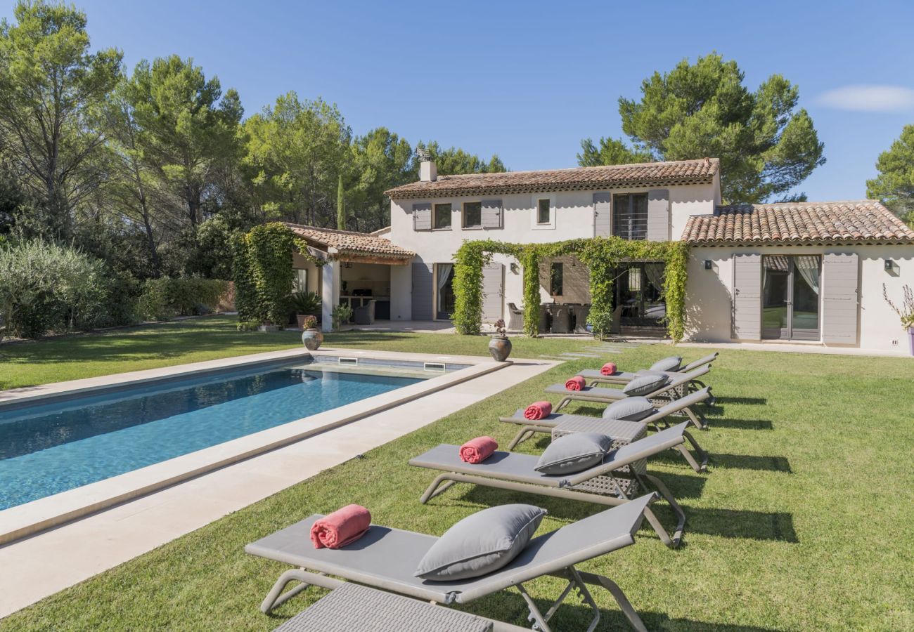 Location vacances LOURMARIN bastide provençale à louer piscine