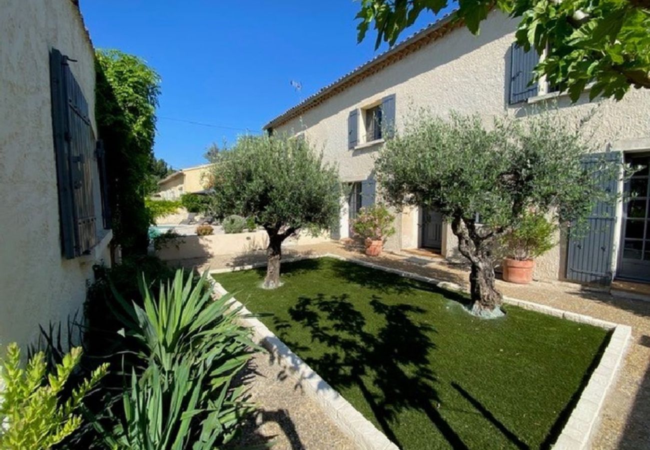 Maison à Sénas -  Location vacances maison piscine SENAS LS1-316