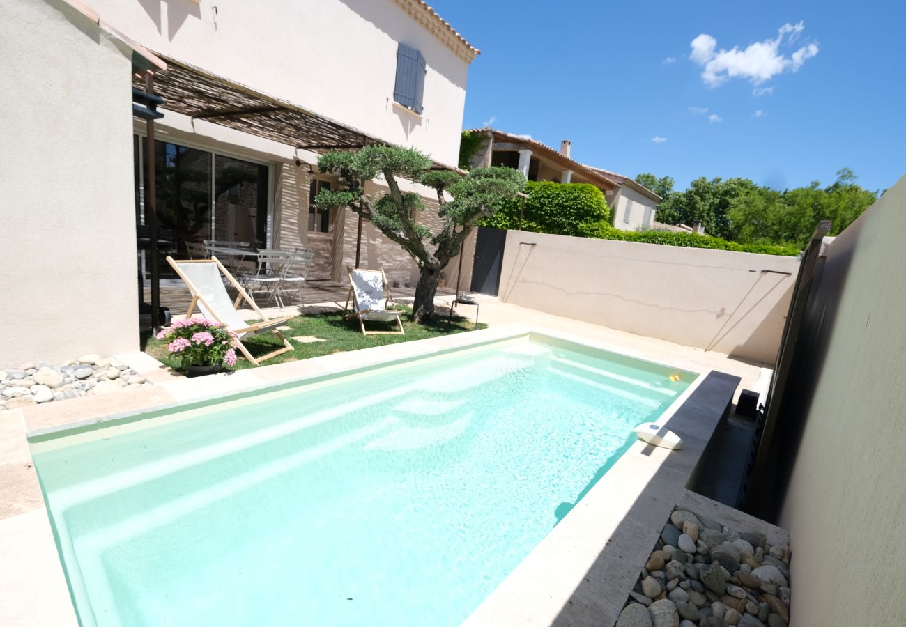 Villa à Aureille -  Location vacances maison piscine AUREILLE LS1-386