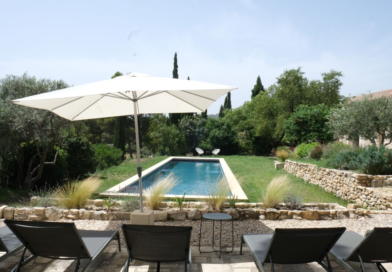 Holiday rental BAUX DE PROVENCE luxury farmhouse for rent piscine privee