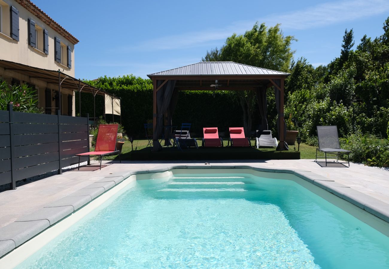 Villa à Eyguières - Bastide avec piscine à Eyguieres Alpilles 6 pers 