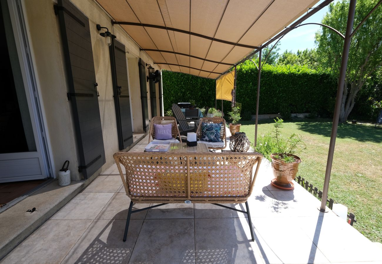 Villa à Eyguières - Bastide avec piscine à Eyguieres Alpilles 6 pers 