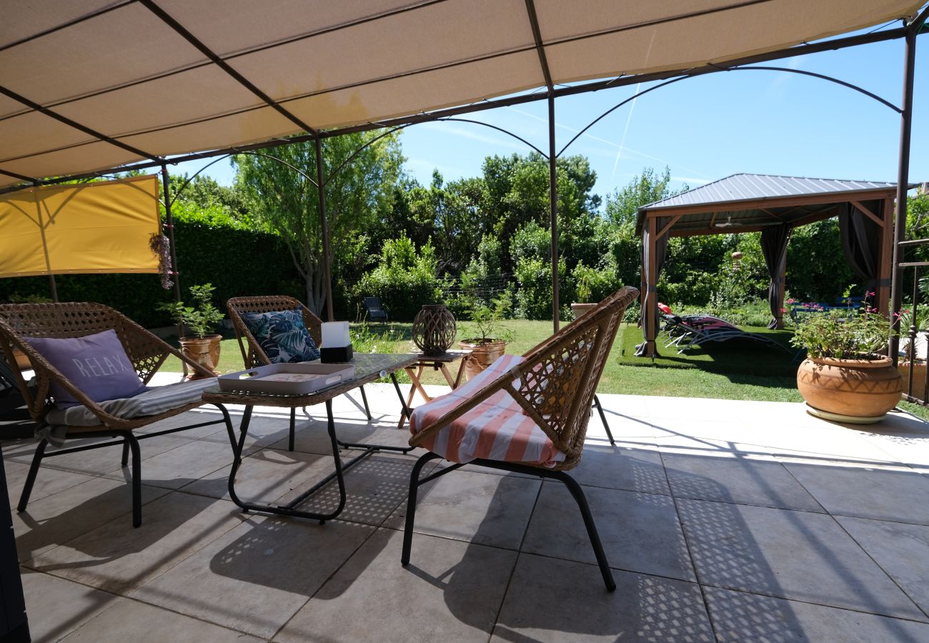 Villa à Eyguières - Bastide avec piscine à Eyguieres Alpilles 6 pers 