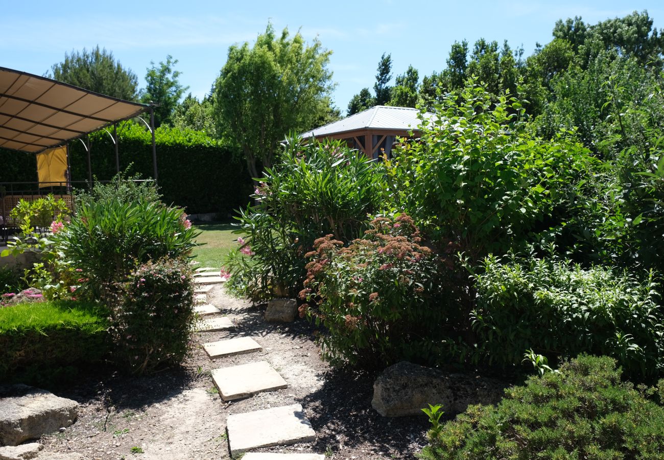 Villa à Eyguières - Bastide avec piscine à Eyguieres Alpilles 6 pers 