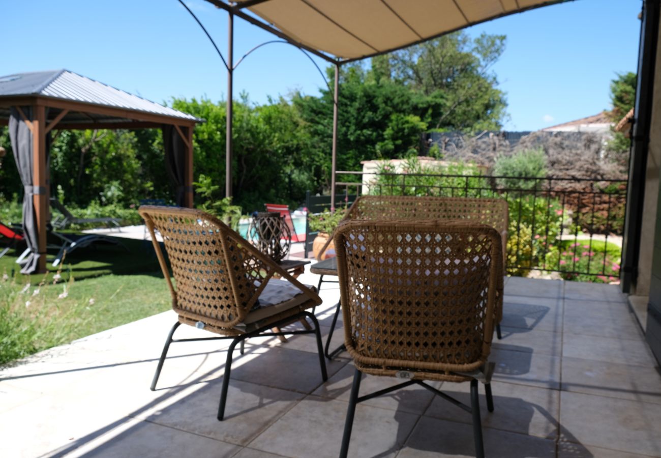 Villa à Eyguières - Bastide avec piscine à Eyguieres Alpilles 6 pers 