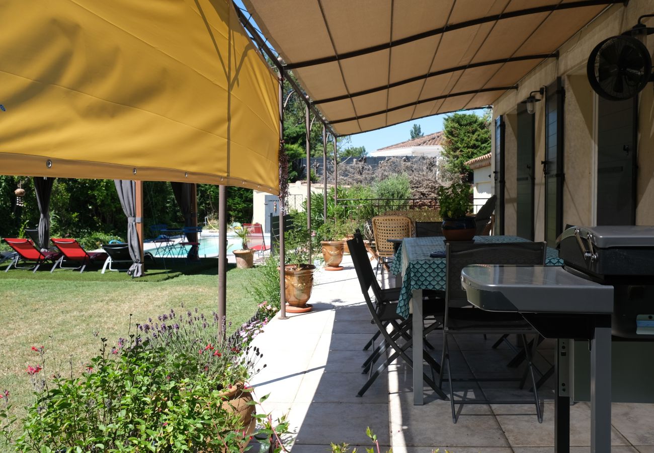 Villa à Eyguières - Bastide avec piscine à Eyguieres Alpilles 6 pers 