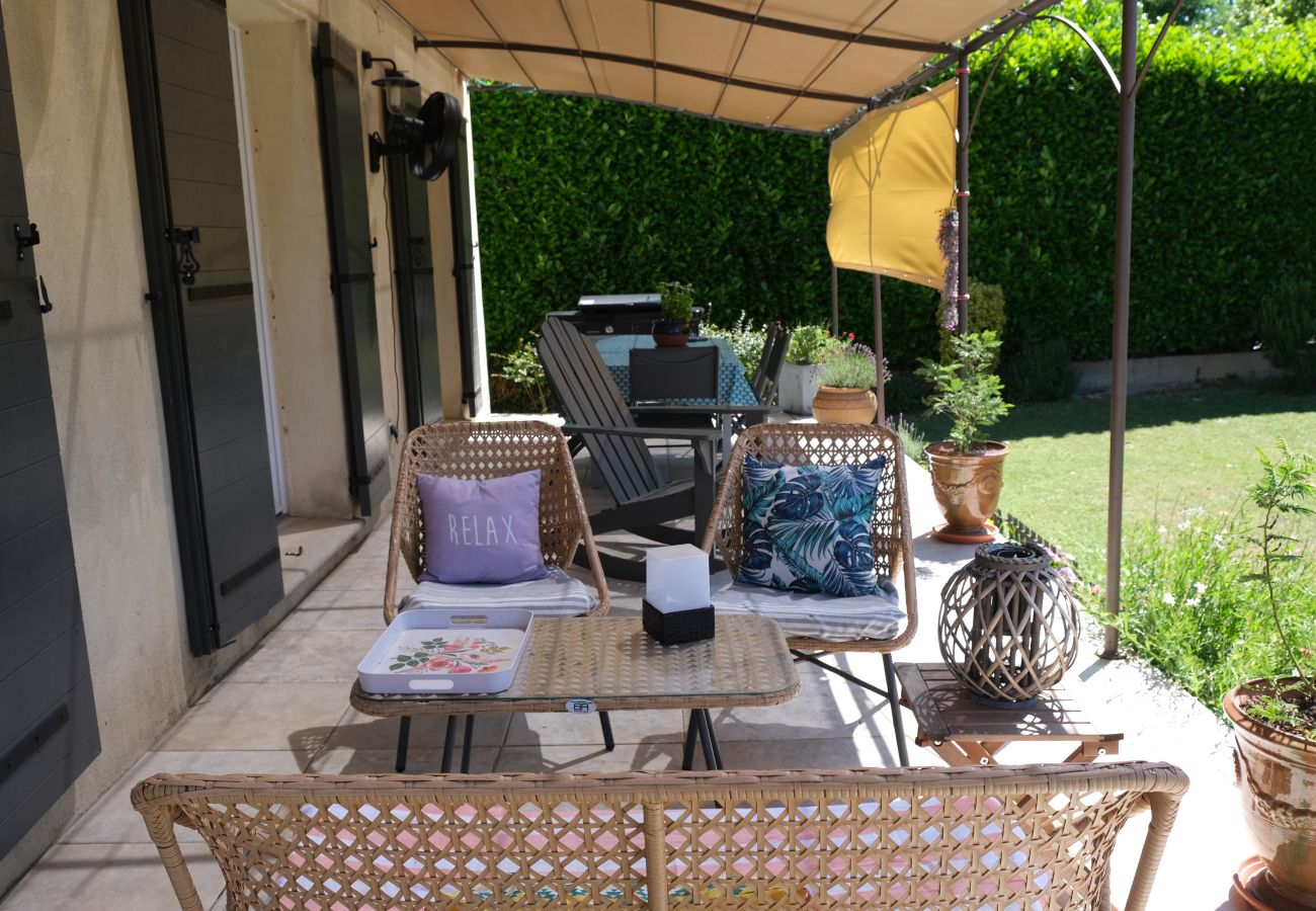 Villa à Eyguières - Bastide avec piscine à Eyguieres Alpilles 6 pers 