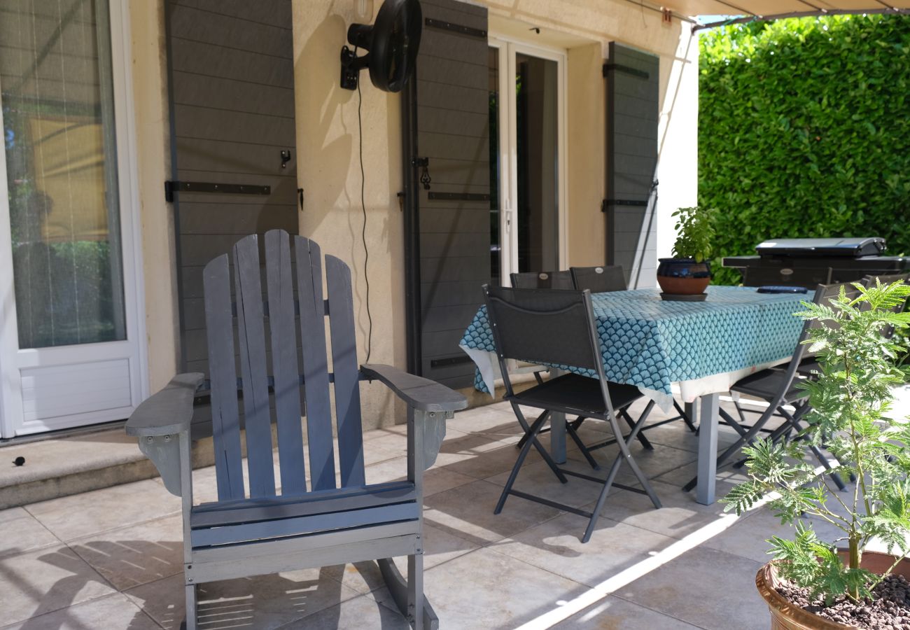 Villa à Eyguières - Bastide avec piscine à Eyguieres Alpilles 6 pers 