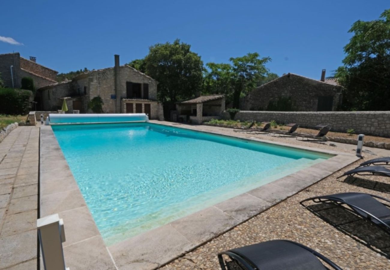 Villa à Mouriès - Location vacances maison piscine MOURIES LS1-361