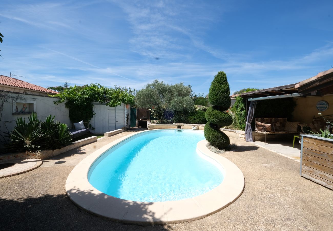 Villa à Maubec - Location vacances maison piscine MAUBEC LS2-126