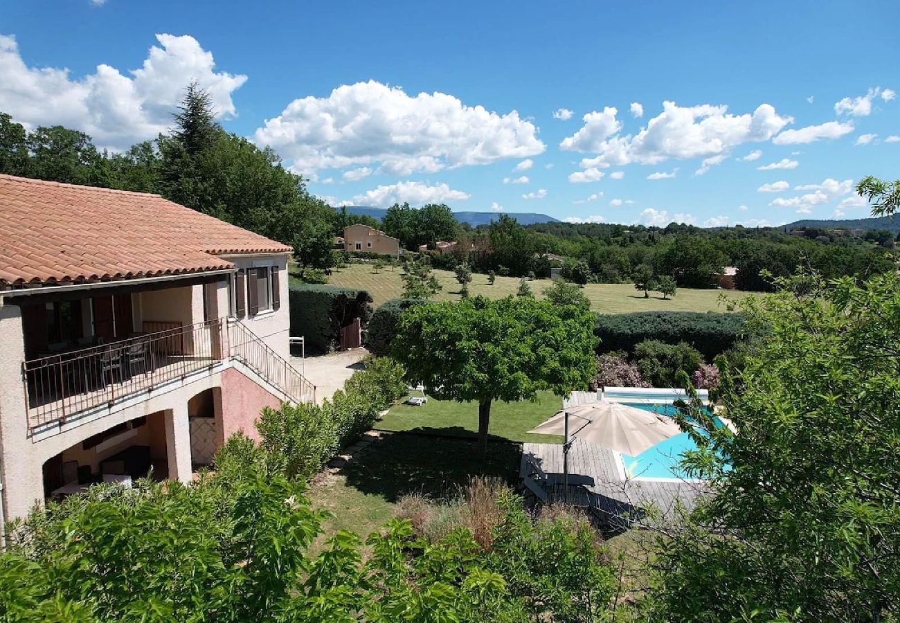 Location vacances SAINT SATURNIN LES APT maison à louer jardin