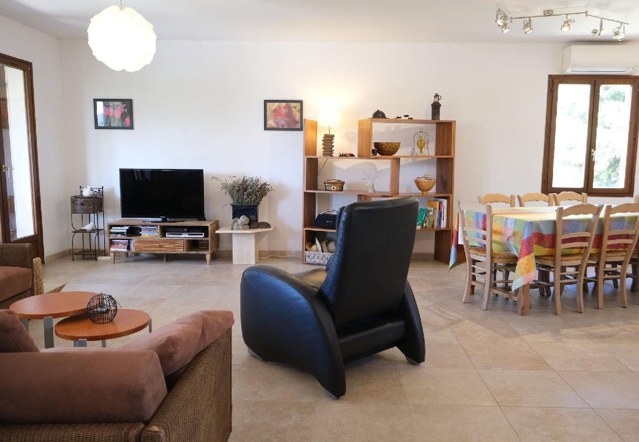 Location vacances SAINT SATURNIN LES APT maison à louer 4 chambres