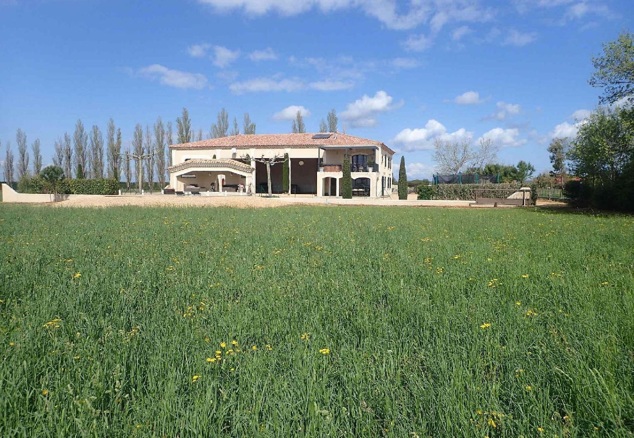 Maison à Arles - Location vacances maison piscine MOULES LS3-299