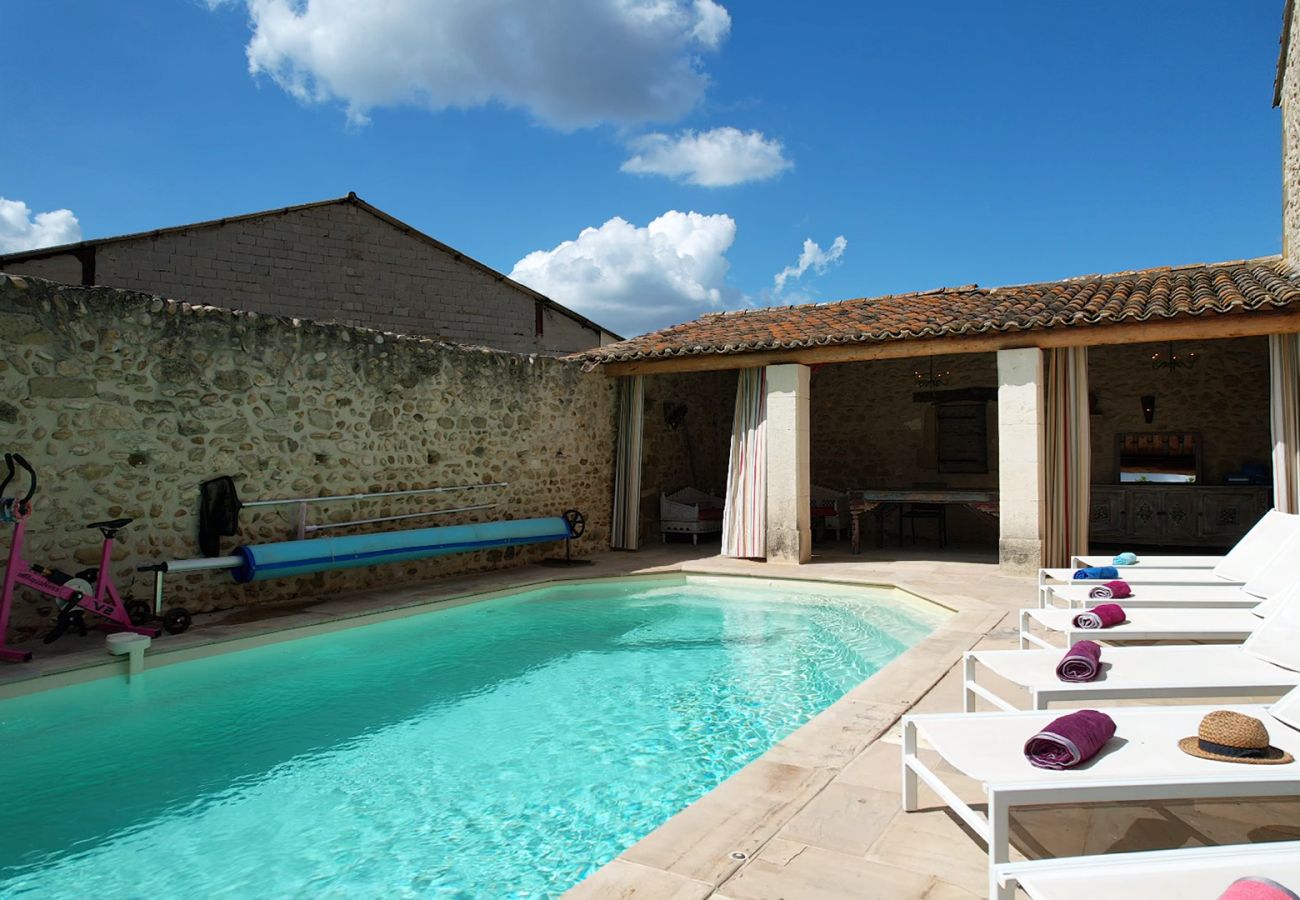 Ferme à Sénas - Location vacances maison piscine LAMANON LS1-443