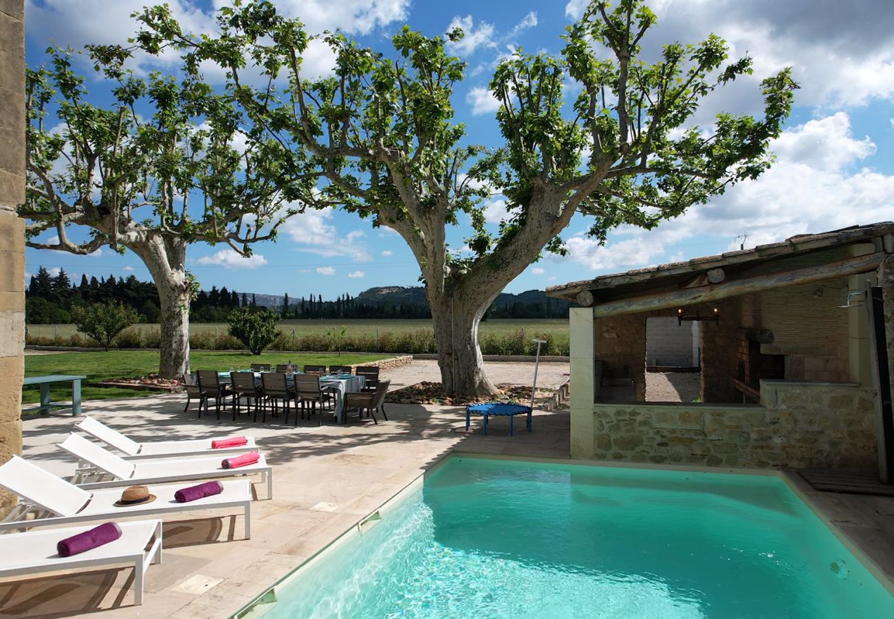 Ferme à Sénas - Location vacances maison piscine LAMANON LS1-443