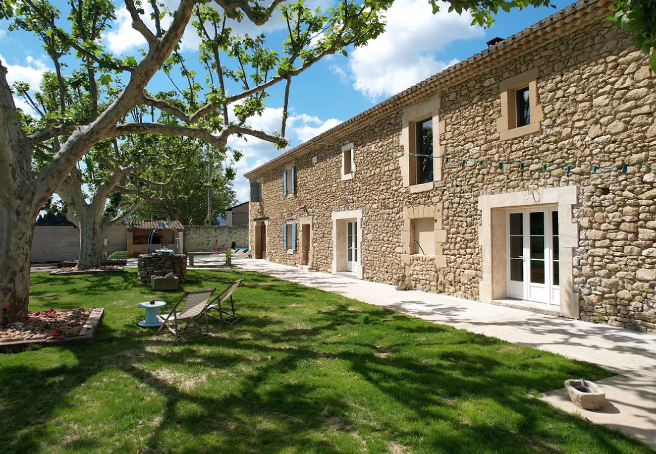 Ferme à Sénas - Location vacances maison piscine LAMANON LS1-443