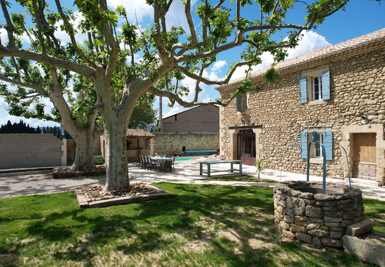 Ferme à Sénas - Location vacances maison piscine LAMANON LS1-443