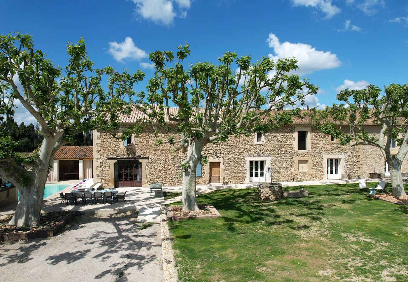 Ferme à Sénas - Location vacances maison piscine LAMANON LS1-443