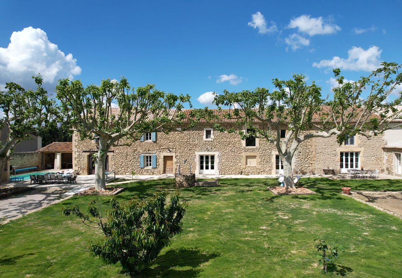 Ferme à Sénas - Location vacances maison piscine LAMANON LS1-443