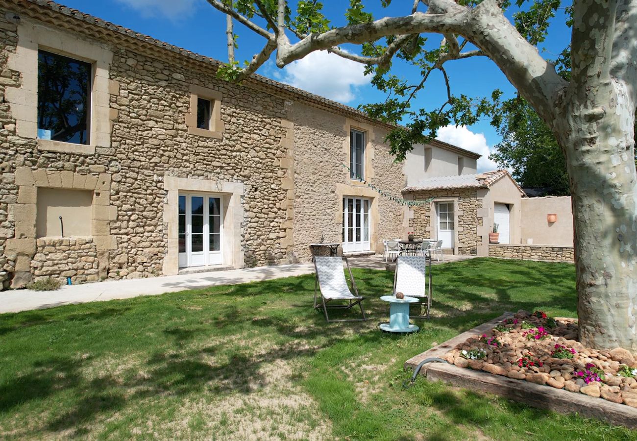 Ferme à Sénas - Location vacances maison piscine LAMANON LS1-443