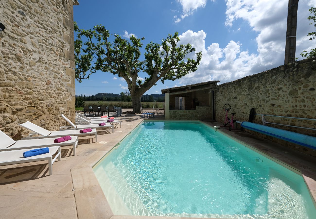 Ferme à Sénas - Location vacances maison piscine LAMANON LS1-443