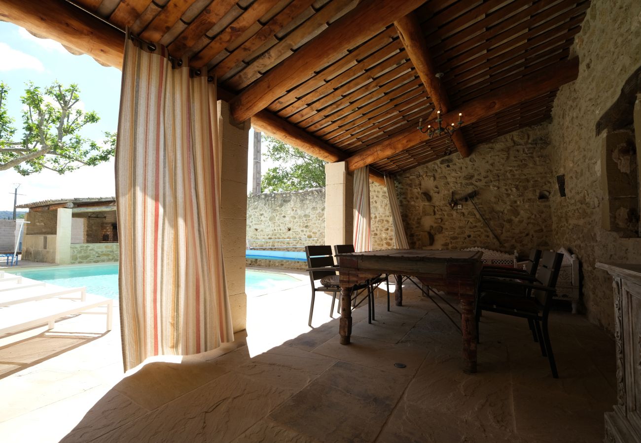 Ferme à Sénas - Location vacances maison piscine LAMANON LS1-443