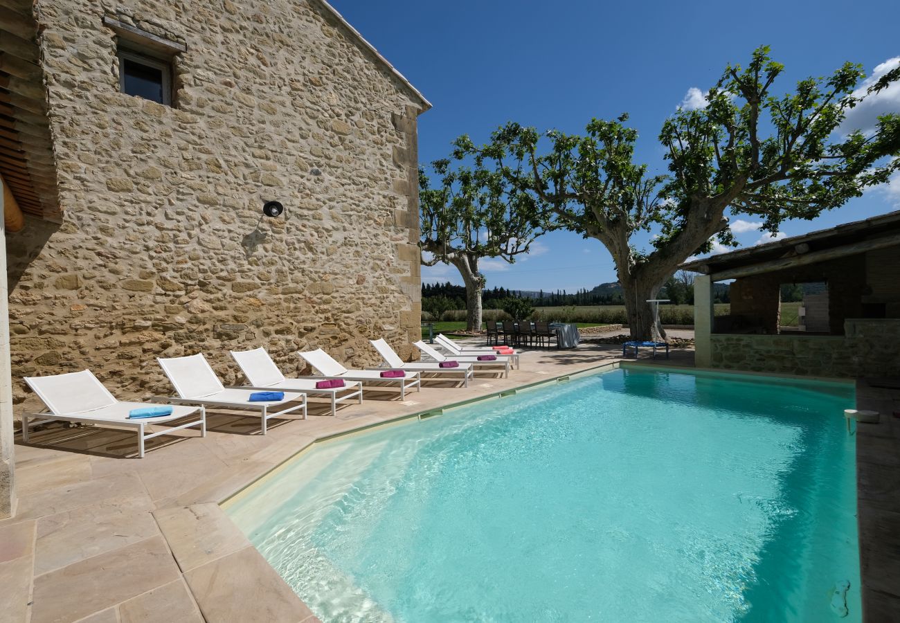 Ferme à Sénas - Location vacances maison piscine LAMANON LS1-443