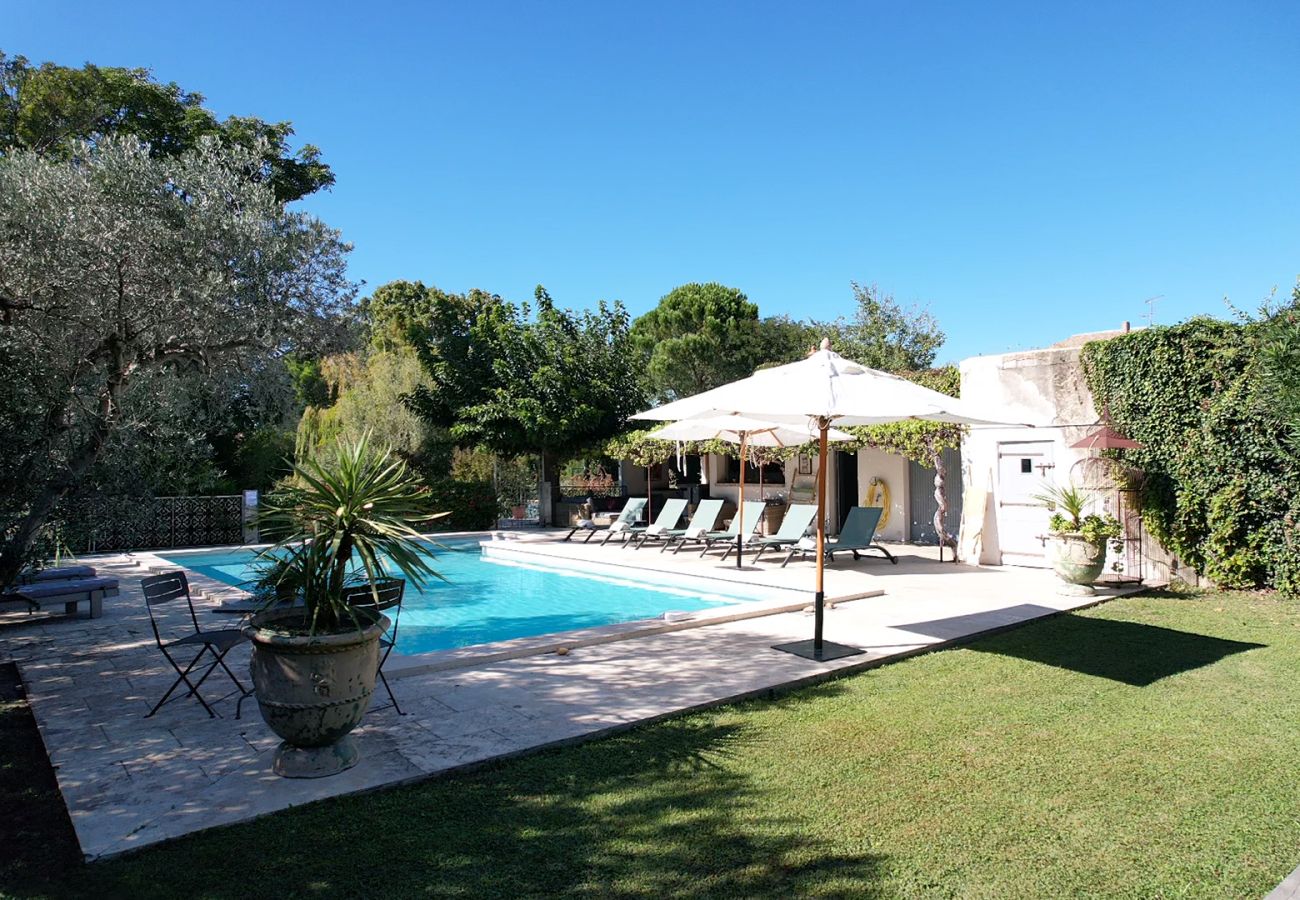 Villa à Tarascon - Villa avec piscine chauffée tennis Fontvieille LS1-448