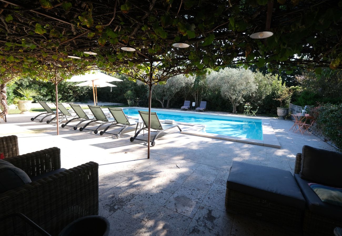 Villa à Tarascon - Villa avec piscine chauffée tennis Fontvieille LS1-448