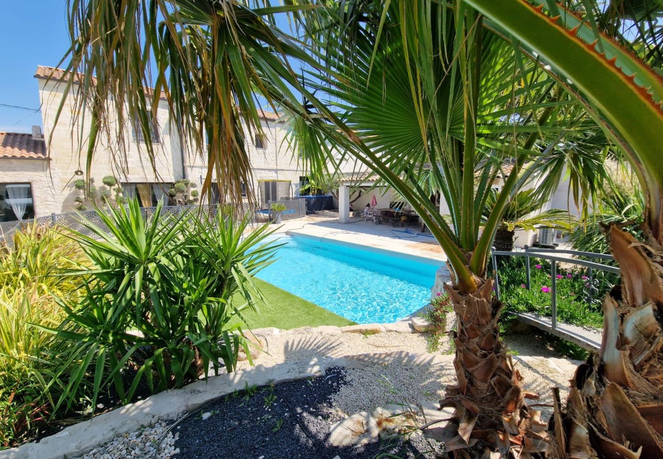 Villa à Beaucaire - location mas avec piscine Beaucaire LS3-450